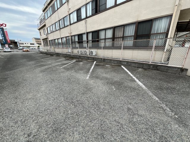 クレアトゥールOTUKAの駐車場