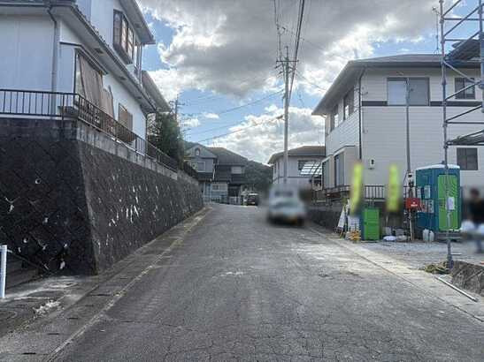 【前面道路含む現地写真】