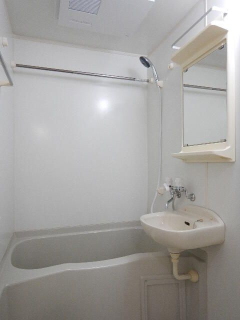 ガラ・ステーション岩本町Ｎｏｒｔｈの浴室