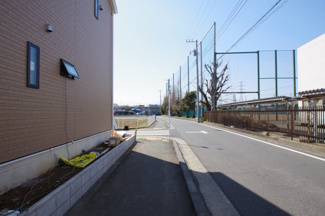 【前面道路含む現地写真】 | 【仲介手数料無料！！】府中市日新町４丁目　新築戸建て（全7棟）5号棟　4690万円