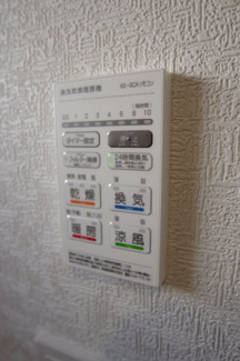 【冷暖房・空調設備】 | 【仲介手数料無料！！】府中市日新町４丁目　新築戸建て（全7棟）5号棟　4690万円 | 浴室暖房・乾燥・換気・涼風