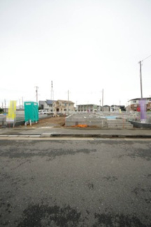 【外観】 | 【仲介手数料無料！！】府中市日新町４丁目　新築戸建て（全7棟）5号棟　4990万円 | 令和７年11月1日撮影　建築中