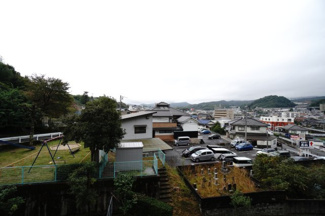 【展望】 | 【四季を感じる】
四季の移ろい・爽やかな青空や風を感じられ
自然を愉しめるパノラマビュー。
毎日の暮らしに余裕を感じさせてくれる、
遮る物の無い開放的な眺望を是非、ご堪能ください。