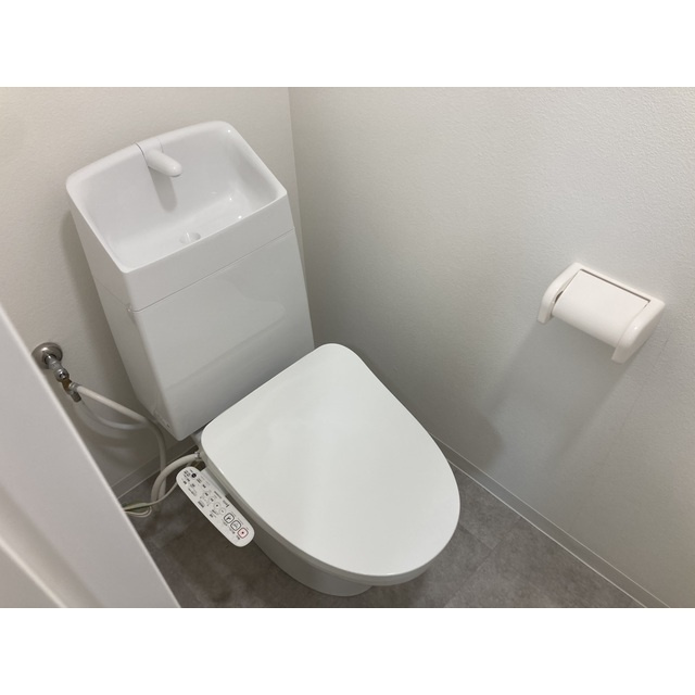 ITOハイツのトイレ|落ち着いた色調のトイレです
