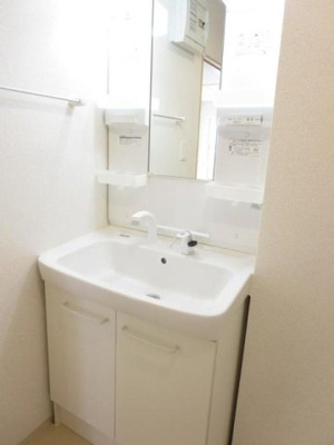 【洗面所】 | レヴェランスＢ | 脱衣スペースもあります