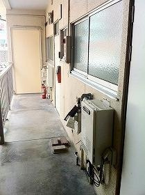 福岡市中央区高砂１丁目のアパートのエントランス