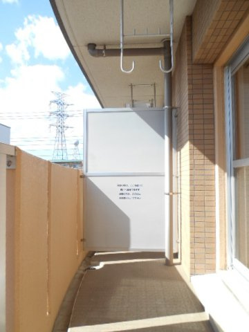エレガンラルジュⅡのバルコニー|外からの目が気にならないバルコニーで洗濯物が干せます