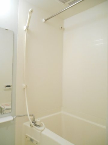 エレガンラルジュⅡの浴室|日々の疲れを癒すお風呂付です