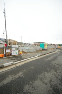 【前面道路含む現地写真】 | 【仲介手数料無料！！】府中市日新町４丁目　新築戸建て（全7棟）6号棟　4890万円 | 令和７年11月1日撮影　建築中