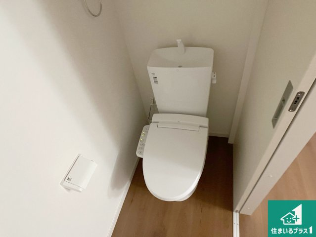 姫路市飾磨区今在家　第1期　新築一戸建てのトイレ|1・2階の2ヶ所にあるので、朝の忙しい時間の順番待ちもなく、深夜の利用にも大変便利です。