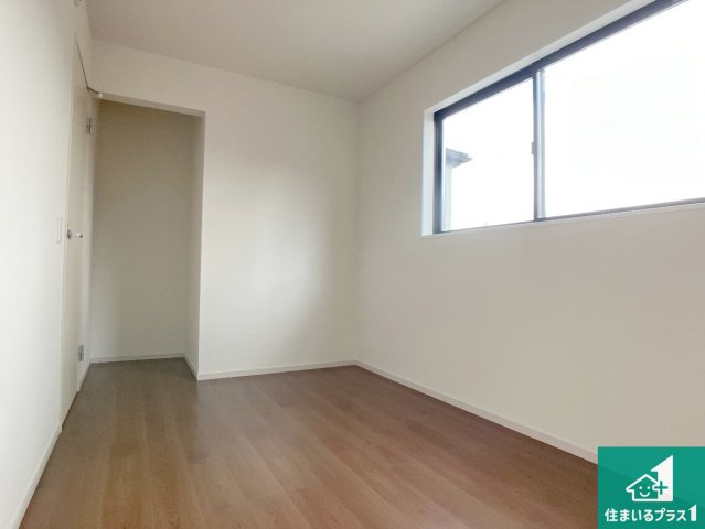 姫路市飾磨区今在家　第1期　新築一戸建ての洋室|シンプルな洋室は、自分好みのインテリアが楽しめます♪ご家族とインテリアや家具を選びに行くのは新築購入時の醍醐味の一つです。ぜひお楽しみください♪