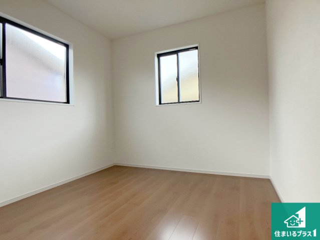 姫路市飾磨区今在家　第1期　新築一戸建ての洋室|シンプルな洋室は、自分好みのインテリアが楽しめます♪ご家族とインテリアや家具を選びに行くのは新築購入時の醍醐味の一つです。ぜひお楽しみください♪