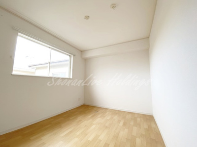 【寝室】 | ルーセント湘南 | 開放的な寝室です