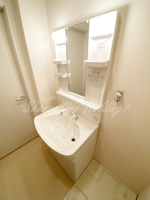 【洗面所】 | ルーセント湘南 | 明るい洗面所です