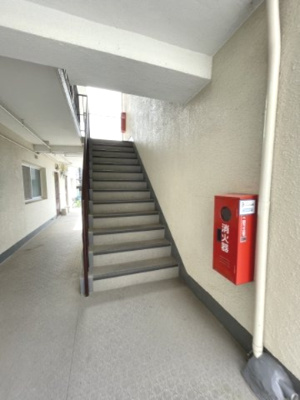 【エントランス】 | グレースマンション | 共用部部の階段です