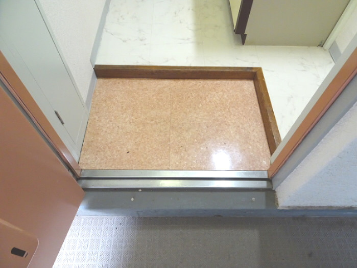 メゾンドNSKの玄関