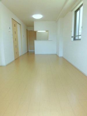 【居間・リビング】 | カルムメゾン | ゆったりとした居間です