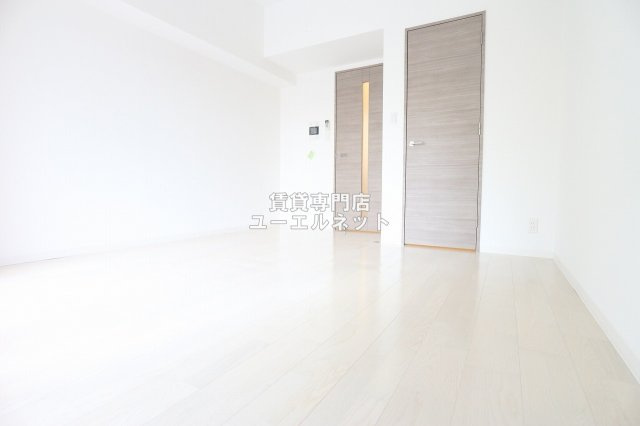 【寝室】 | M's COMFORT ESAKA | 明るく開放感のある居室で、自分だけのくつろぎ空間を。