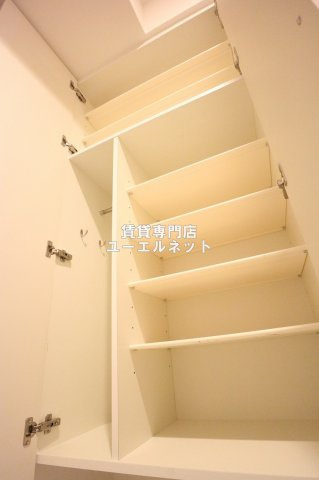 【設備】 | M's COMFORT ESAKA | 収納力たっぷりのシューズボックスで玄関すっきり！