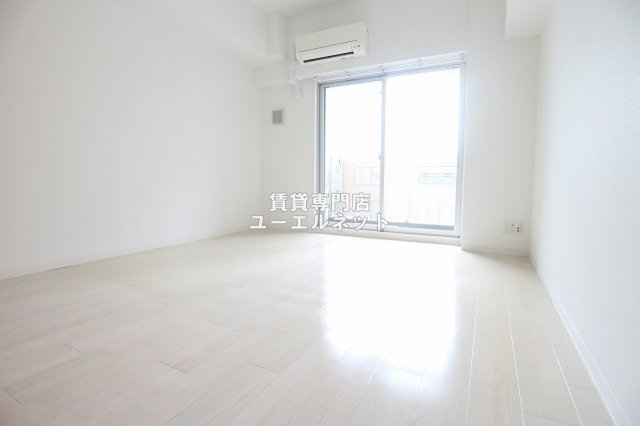 【居間・リビング】 | M's COMFORT ESAKA | ゆったりとくつろげる、落ち着きのある居室空間です