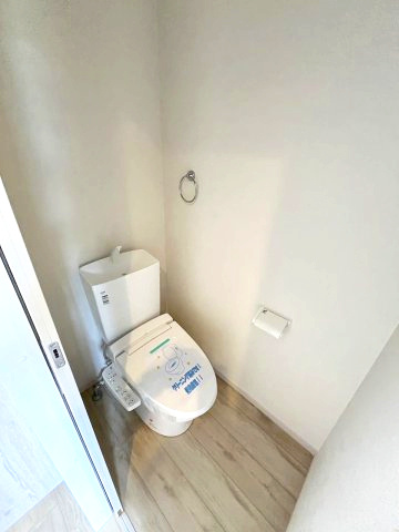【トイレ】 | 福岡市南区鶴田3丁目4期　1号棟（全1棟）【仲介手数料無料・0円】 | 現地写真。1階のトイレです。