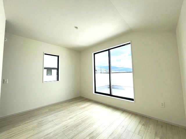 【寝室】 | 福岡市南区鶴田3丁目4期　1号棟（全1棟）【仲介手数料無料・0円】 | 現地写真。2階主寝室です。