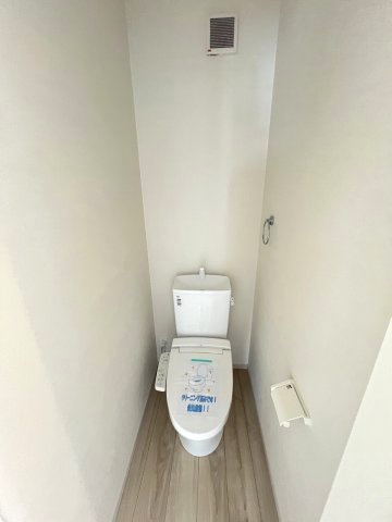 【トイレ】 | 福岡市南区鶴田3丁目4期　1号棟（全1棟）【仲介手数料無料・0円】 | 現地写真。2階にもトイレです。