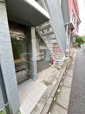 【エントランス】 | 第ニ泉ハイツ | ゆとりのあるエントランスです