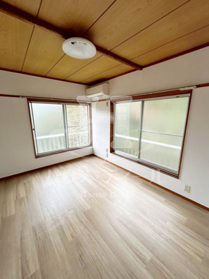 【居間・リビング】 | 第ニ泉ハイツ | ゆったり過ごせる居間です