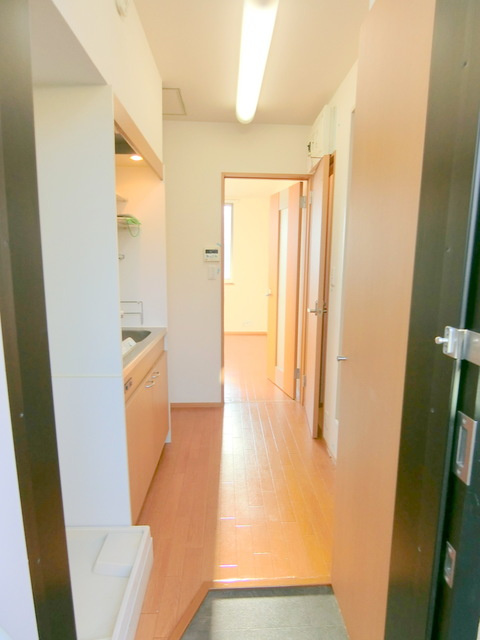 ｌｏｇｅｍｅｎｔ　ｔｏｕ　ｔｏｕ(ロジュマントゥトゥ)の居間・リビング|☆玄関より☆