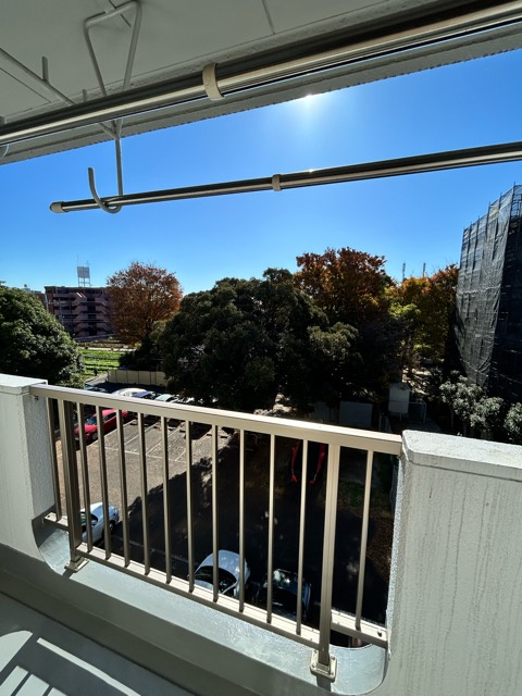 三鷹市下連雀８丁目の賃貸マンションのバルコニー