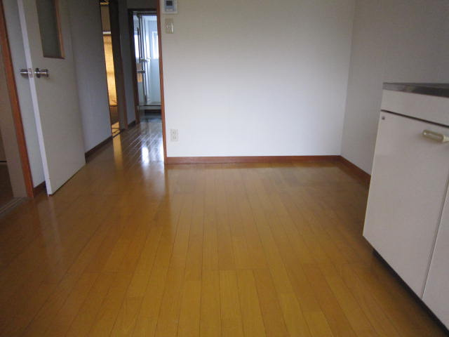 三鷹市下連雀８丁目の賃貸マンションの居間・リビング