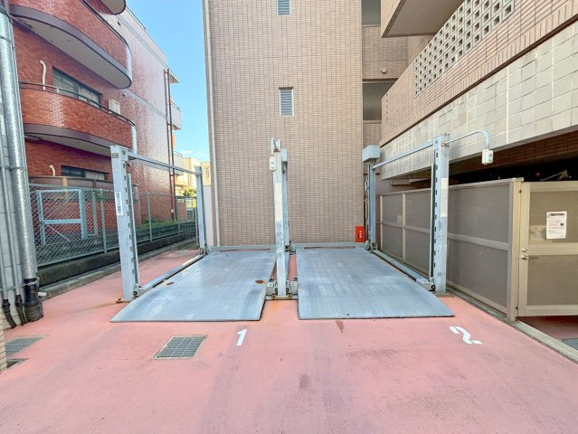 サークルコート緑地の駐車場