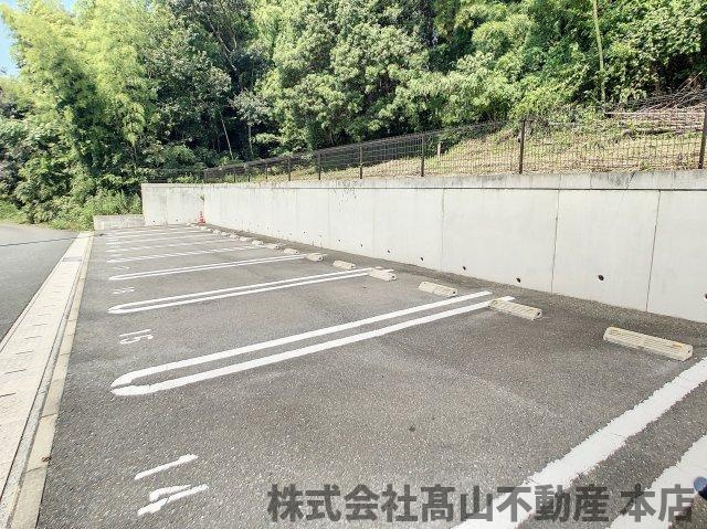 インペリアルコートの駐車場