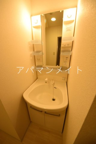 【洗面所】 | GLOIREMANSION | 忙しい朝には欠かせない洗面所です