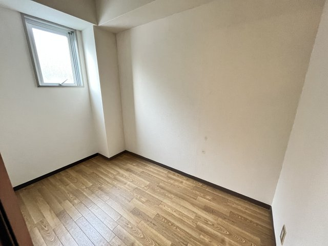 ハイライフ東生駒の洋室