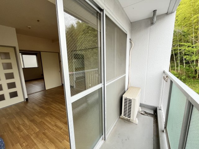 ハイライフ東生駒のバルコニー