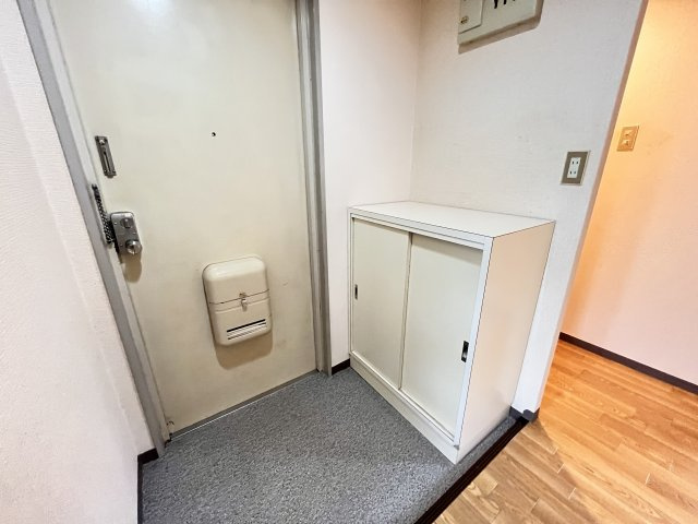 ハイライフ東生駒の玄関