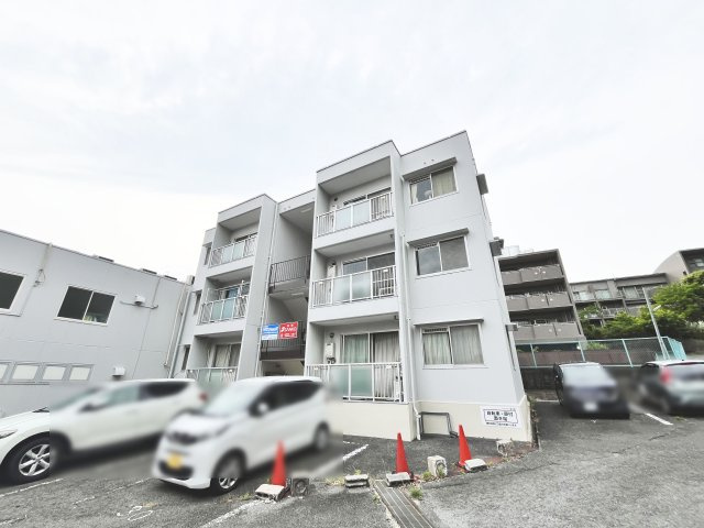 ハイライフ東生駒の外観