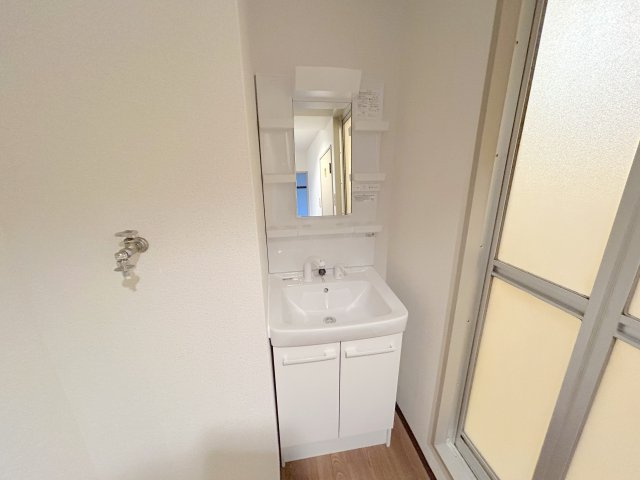 ハイライフ東生駒の独立洗面台