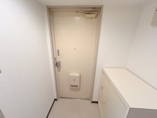 ハイライフ東生駒の玄関