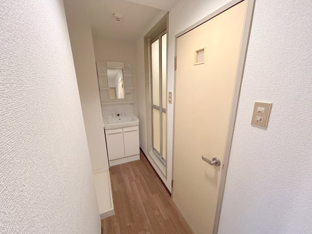 ハイライフ東生駒の玄関