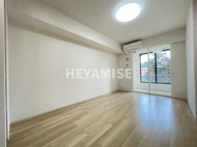 エバーグリーンⅡB棟の居間・リビング|※類似物件の同間取りのお部屋の参考画像です※