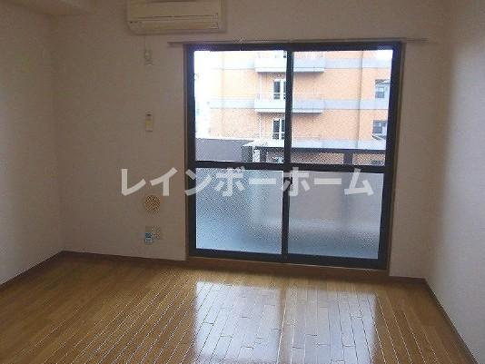 ＵＲＢＡＮ　ＴＥＲＲＡＣＥの居間・リビング