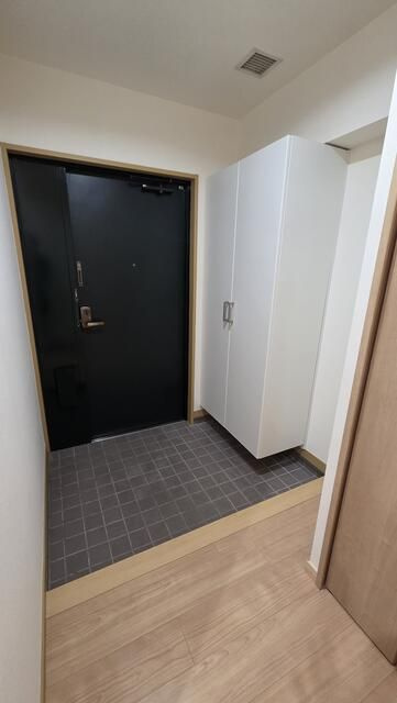 アスタ住宅の玄関