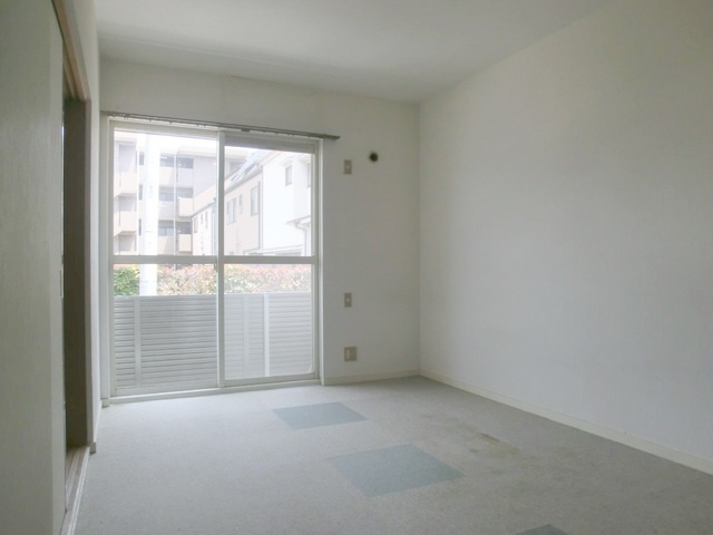 コーポ皆川の居間・リビング|洋室はカーペット仕様になっています。