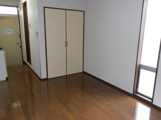 アドウィスタリアの洋室