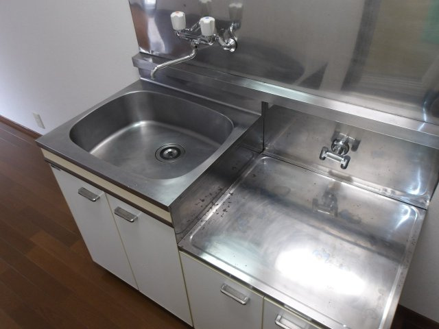 アドウィスタリアのキッチン