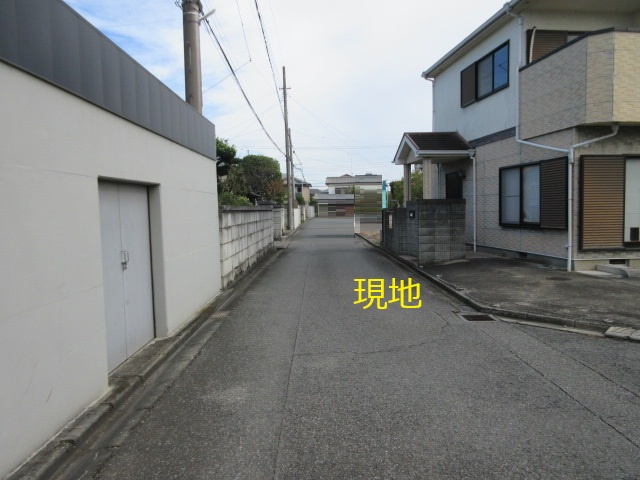 中古戸建　熊谷市久下2158-3（期間限定現況販売）の前面道路含む現地写真