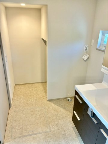 上津町　省令準耐火構造オール電化新築のランドリースペース